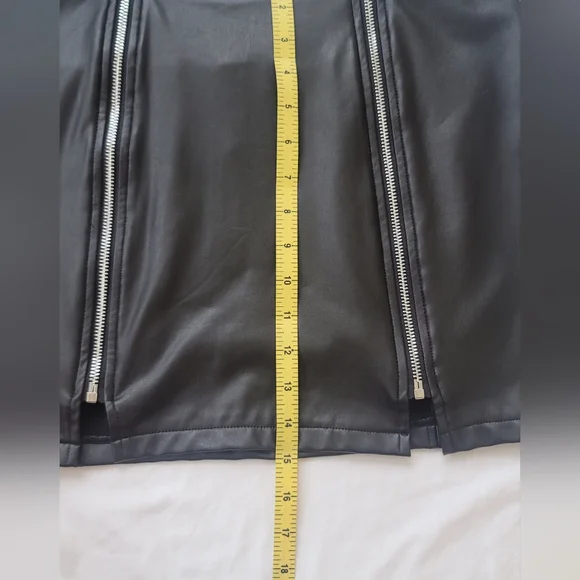 Guess Faux Leather Mini Skirt With Double Zippers New - Picture 8 of 10